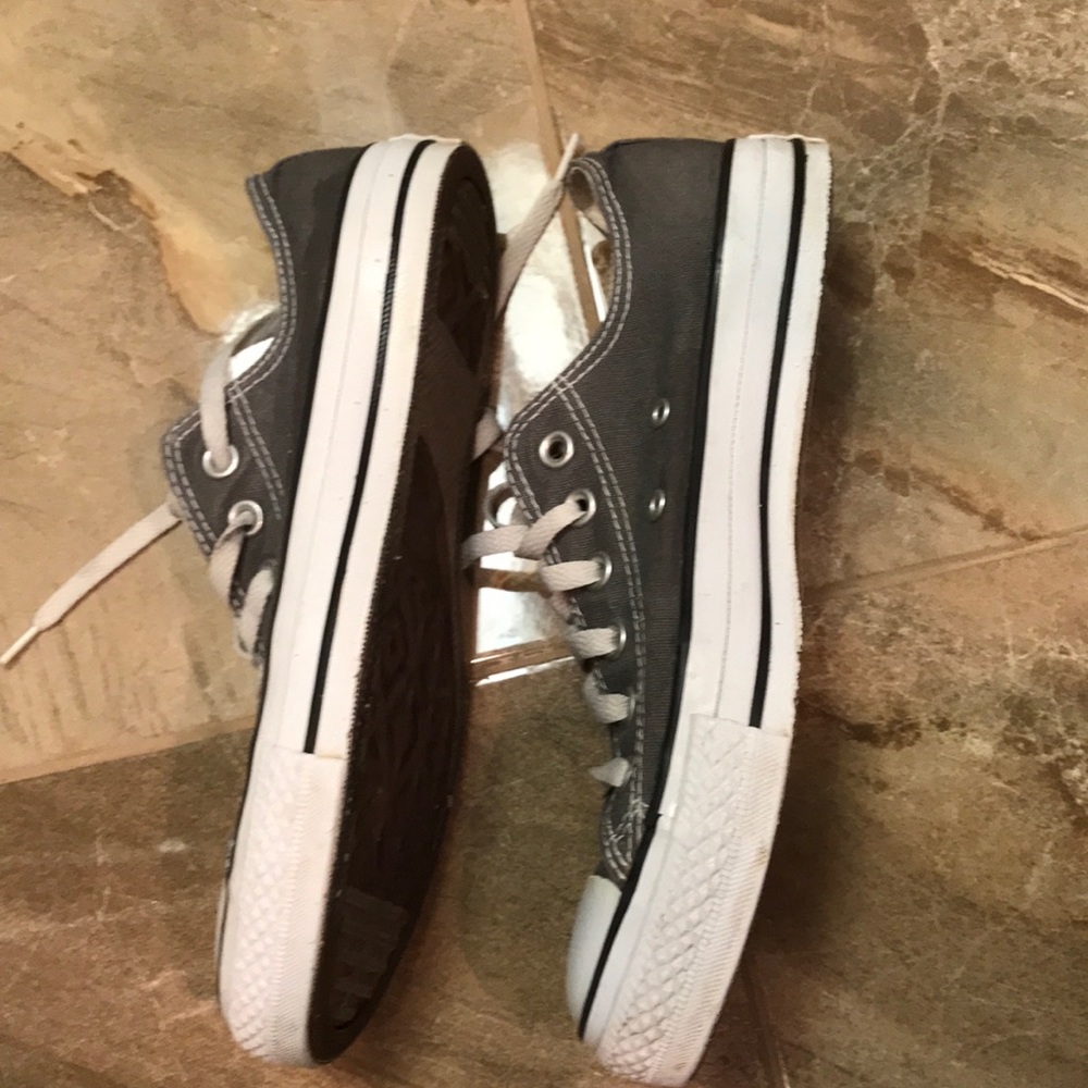 Converse gray women’s Sz 8 - Picture 3 of 7